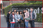 师生们在悉尼大学里